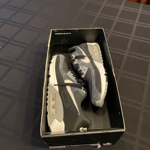 Like new Nike Air Max 5.5 size only worn two times inside. - Picture 1 of 3